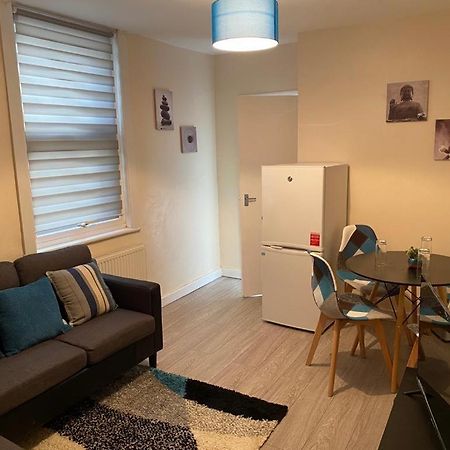 Excellent And Amazing Apartment With Private Parking Gillingham  Exterior foto