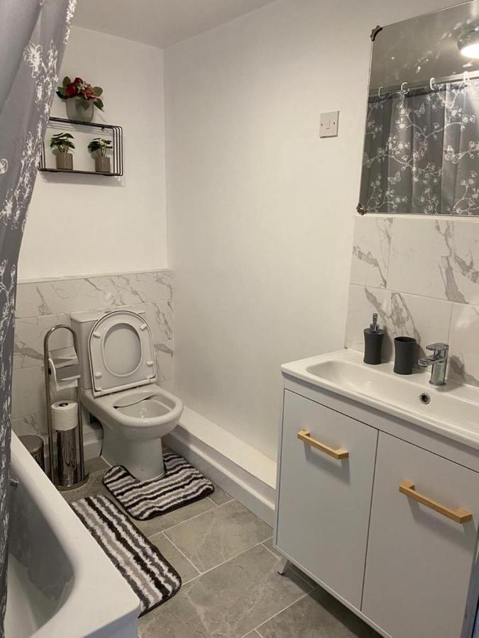 Excellent And Amazing Apartment With Private Parking Gillingham  Exterior foto